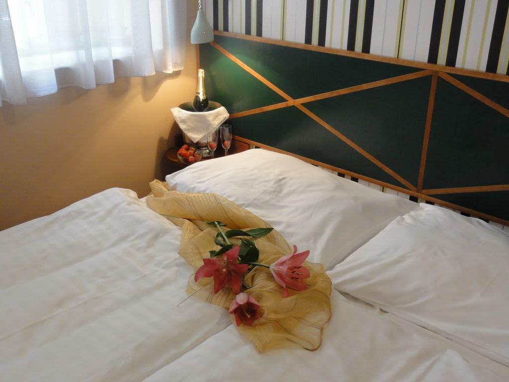Hotel Mala Strana Прага Номер фото